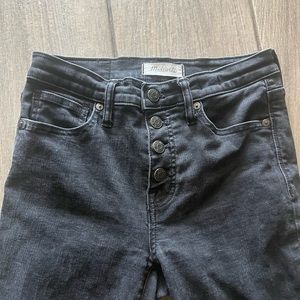 Madewell (9’’) HighRise Skinny Jeans Size 26 Washed Black Color Raw Edge…